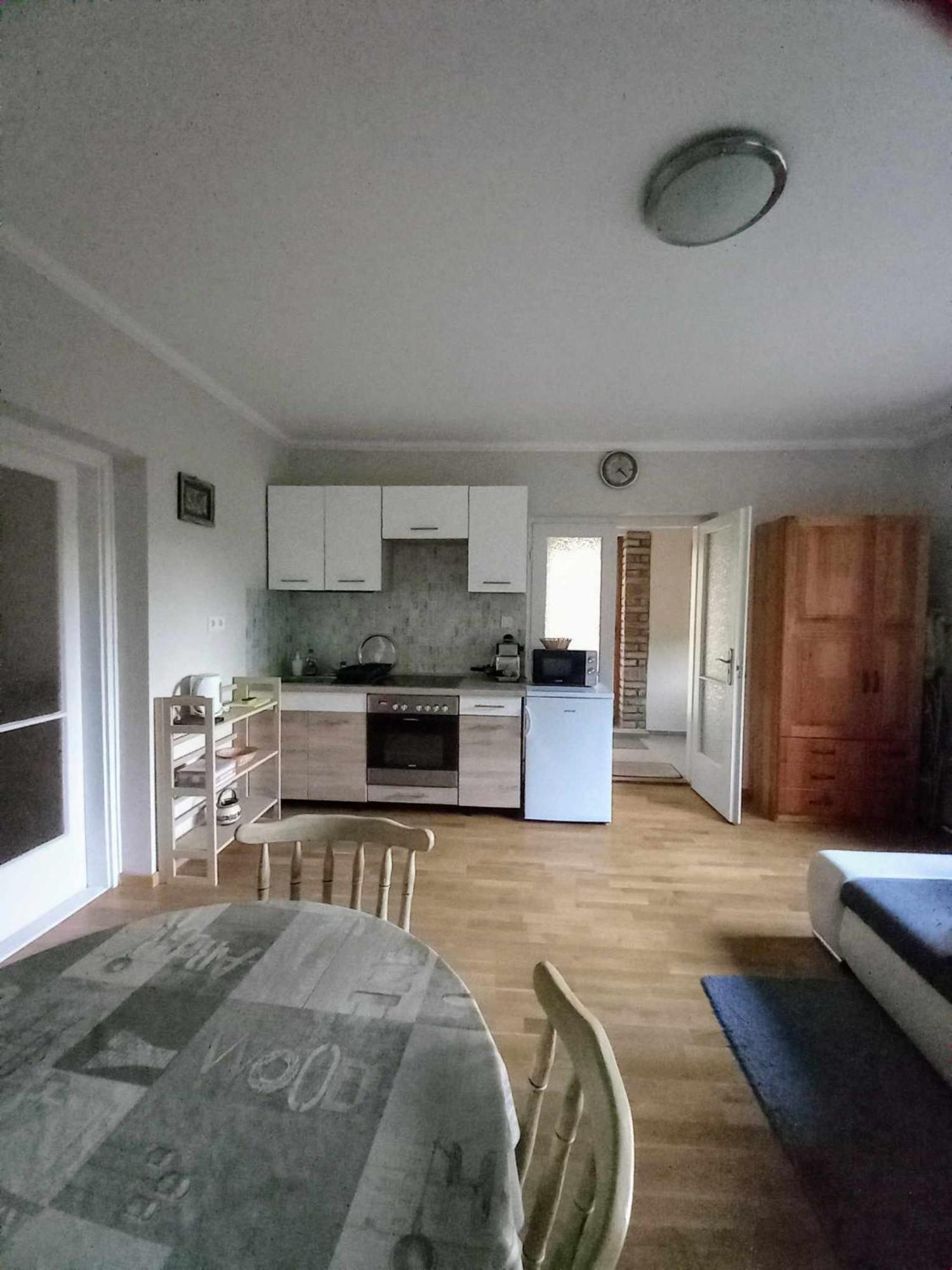 Bike&Night Apartment Baracska ภายนอก รูปภาพ